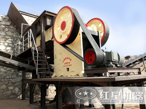 石頭碎石機(jī)現(xiàn)場(chǎng)實(shí)拍